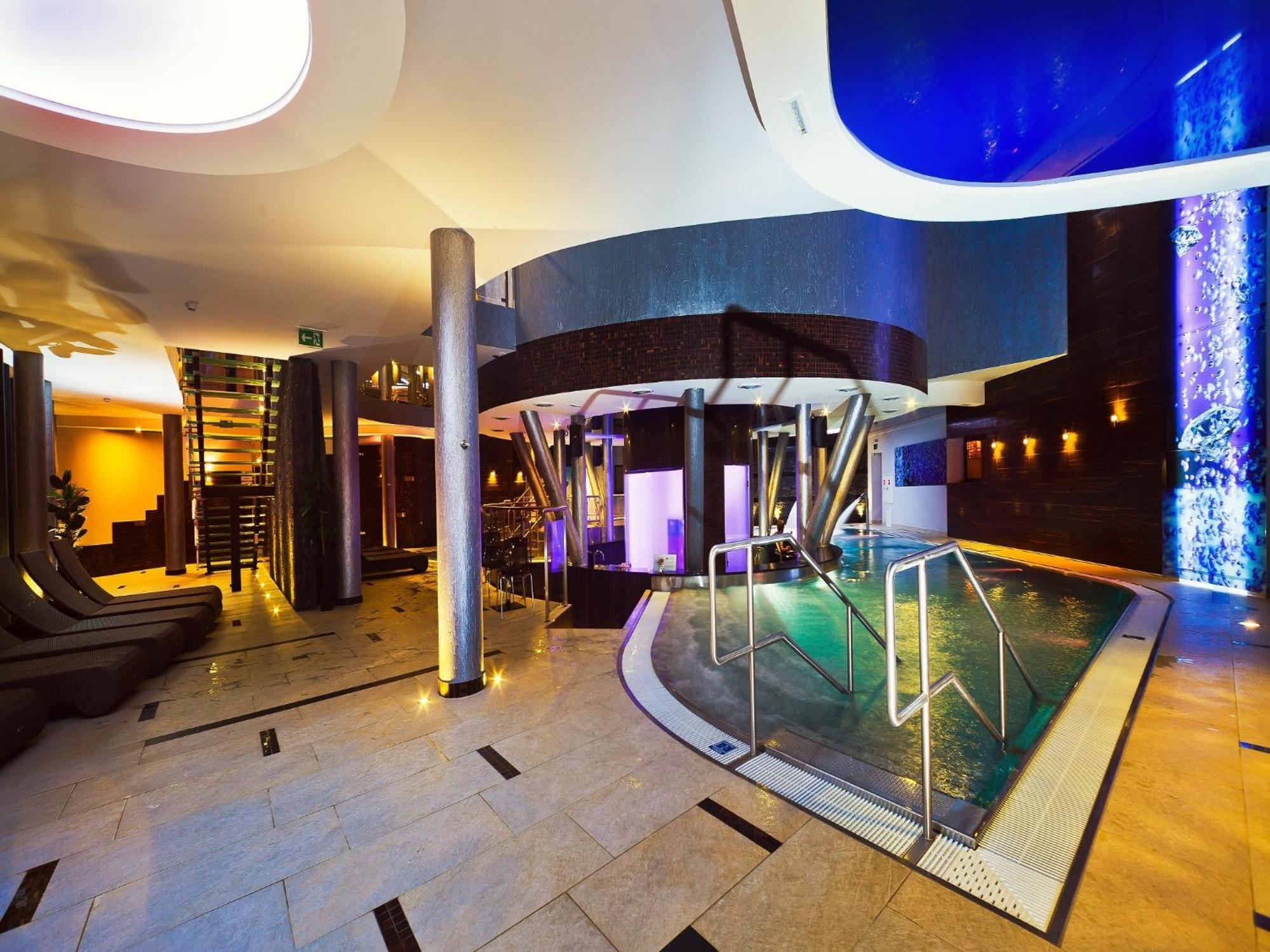 Blue Diamond Hotel Active Spa Trzebownisko Εξωτερικό φωτογραφία
